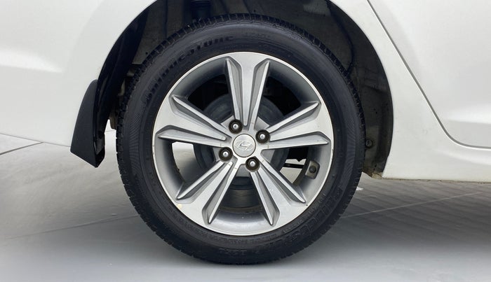 2019 Hyundai Verna 1.6 CRDI SX + AT, Diesel, Automatic, 40,477 km, Right Rear Wheel