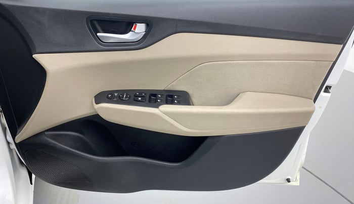2019 Hyundai Verna 1.6 CRDI SX + AT, Diesel, Automatic, 40,477 km, Driver Side Door Panels Control