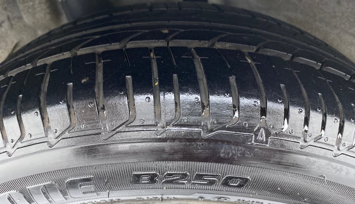 2019 Hyundai Verna 1.6 CRDI SX + AT, Diesel, Automatic, 40,477 km, Right Rear Tyre Tread