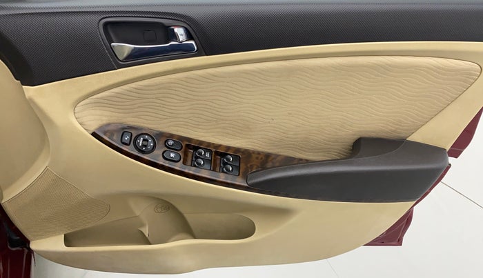 2014 Hyundai Verna FLUIDIC 1.6 CRDI SX AT, Diesel, Automatic, 80,809 km, Driver Side Door Panels Control