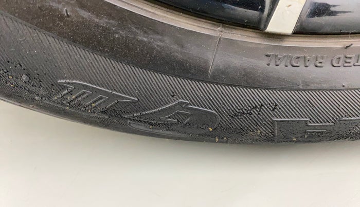 2011 Maruti Ritz VXI, Petrol, Manual, 57,439 km, Left front tyre - Minor crack