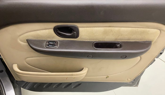 2014 Hyundai Santro Xing GLS, CNG, Manual, 61,079 km, Driver Side Door Panels Control