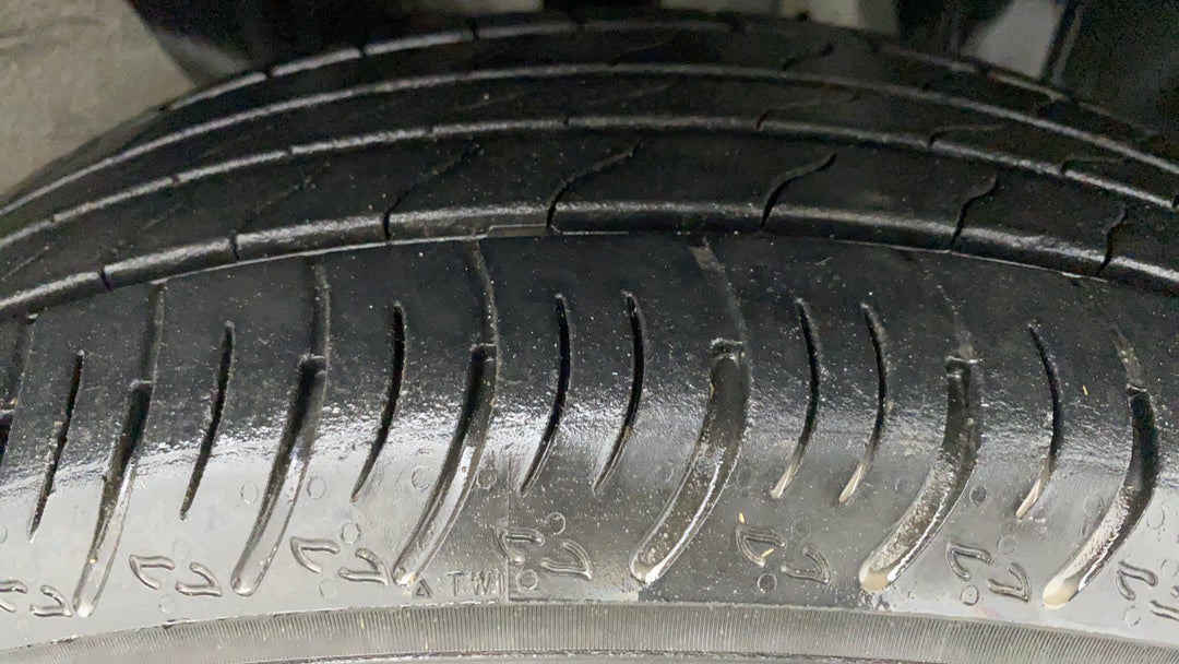 Right Front Tyre Tread