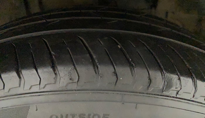 2022 Tata NEXON XM SUNROOF DIESEL, Diesel, Manual, 74,373 km, Right Front Tyre Tread