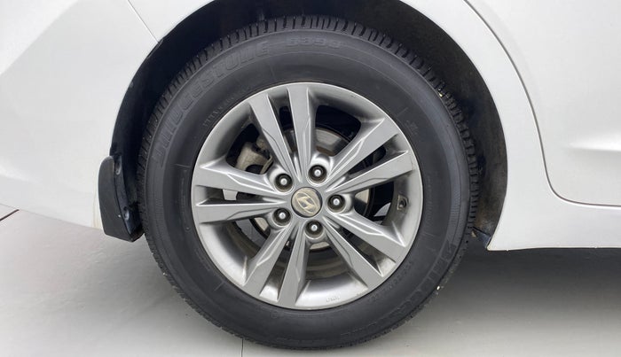 2016 Hyundai New Elantra 2.0 SX (O) MT, Petrol, Manual, 64,808 km, Right Rear Wheel