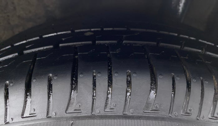 2016 Hyundai New Elantra 2.0 SX (O) MT, Petrol, Manual, 64,808 km, Left Rear Tyre Tread