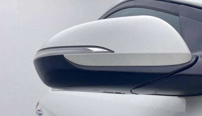 2016 Hyundai New Elantra 2.0 SX (O) MT, Petrol, Manual, 64,808 km, Right rear-view mirror - Slight misalignment