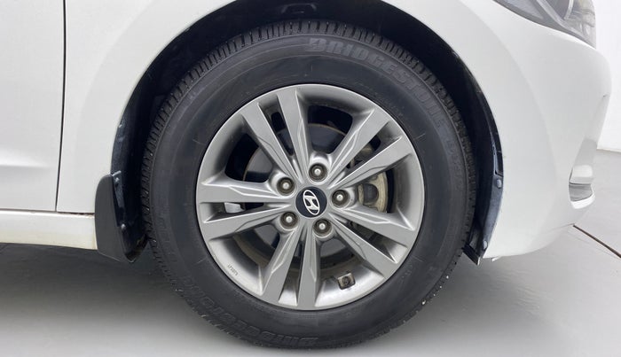 2016 Hyundai New Elantra 2.0 SX (O) MT, Petrol, Manual, 64,808 km, Right Front Wheel