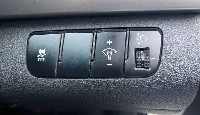 2016 Hyundai New Elantra 2.0 SX (O) MT, Petrol, Manual, 64,808 km, Dashboard - Headlight height adjustment not working