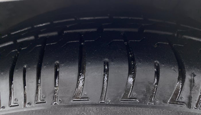 2016 Hyundai New Elantra 2.0 SX (O) MT, Petrol, Manual, 64,808 km, Right Front Tyre Tread