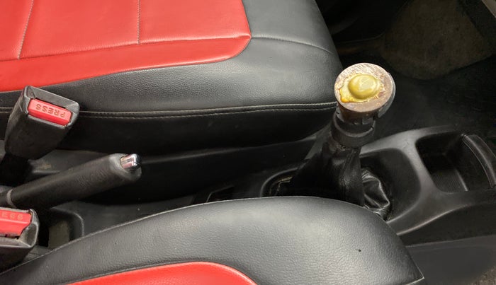 2011 Maruti Wagon R 1.0 VXI, Petrol, Manual, 58,273 km, Gear lever - Knob has minor damage