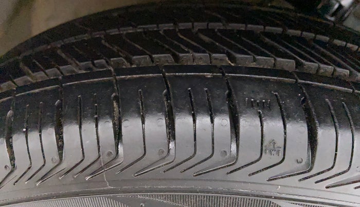 2014 Maruti Swift Dzire VDI BS IV, Diesel, Manual, Right Front Tyre Tread