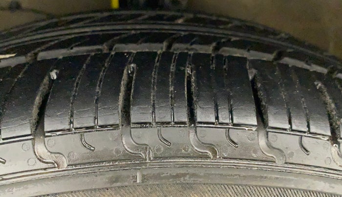 2014 Maruti Ertiga VXI ABS, Petrol, Manual, 57,584 km, Left Front Tyre Tread