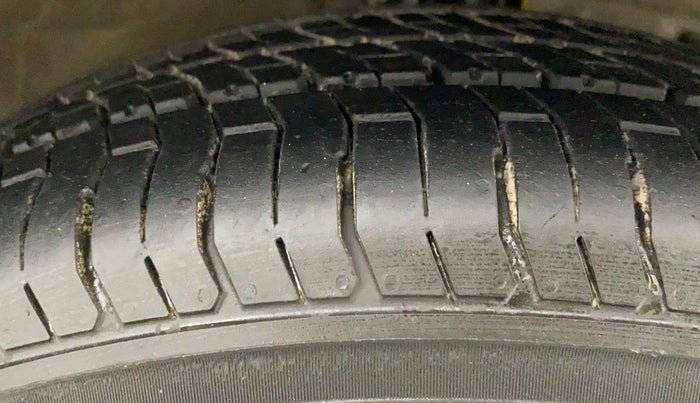 2014 Maruti Ertiga VXI ABS, Petrol, Manual, 57,584 km, Right Front Tyre Tread