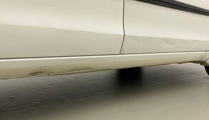 2014 Maruti Ertiga VXI ABS, Petrol, Manual, 57,584 km, Right running board - Paint is slightly faded
