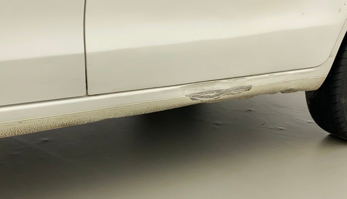 2014 Maruti Ertiga VXI ABS, Petrol, Manual, 57,584 km, Left running board - Paint is slightly faded