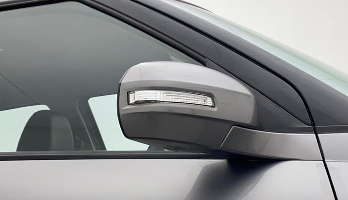 2015 Maruti Swift VDI ABS, Diesel, Manual, 58,792 km, Right rear-view mirror - ORVM switch has minor damage