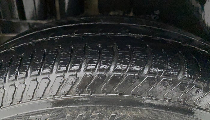 2015 Maruti Swift VDI ABS, Diesel, Manual, 58,792 km, Right Rear Tyre Tread