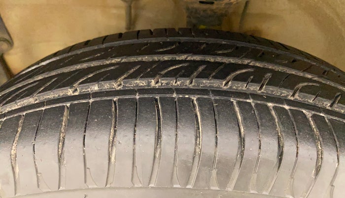 2015 Maruti Wagon R 1.0 VXI, Petrol, Manual, 40,237 km, Left Front Tyre Tread