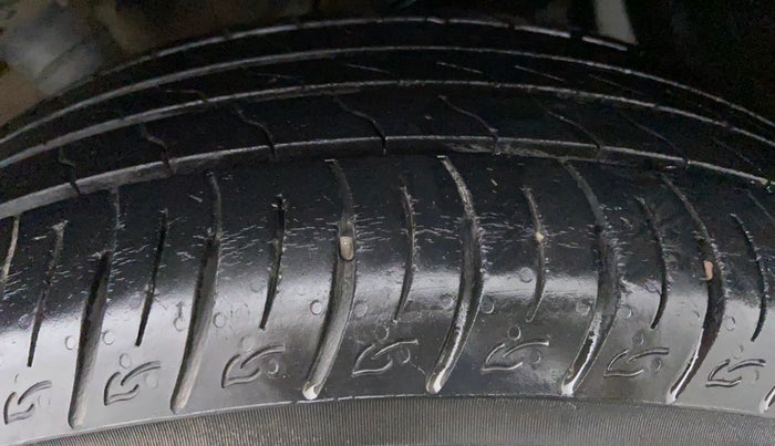 2018 Maruti Vitara Brezza ZDI PLUS, Diesel, Manual, 45,266 km, Left Front Tyre Tread