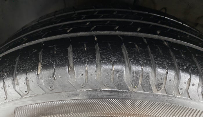 2019 Hyundai Verna 1.6 SX VTVT, Petrol, Manual, 34,666 km, Left Front Tyre Tread