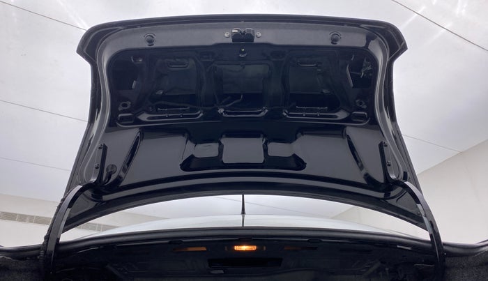 2019 Volkswagen Vento HIGHLINE 1.2 TSI AT, Petrol, Automatic, 35,813 km, Boot Door Open