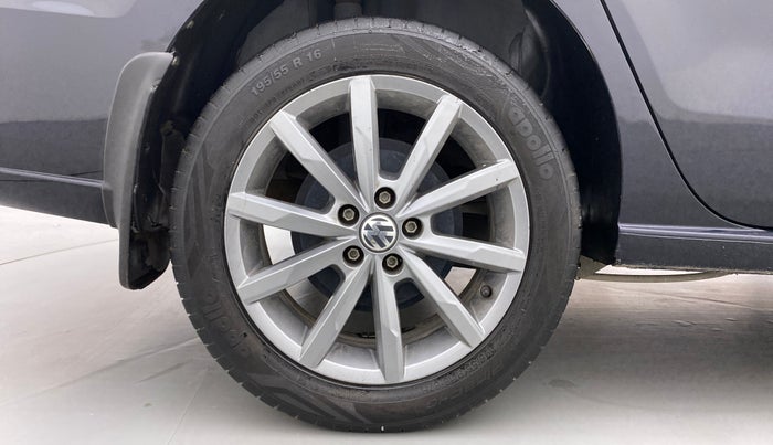 2019 Volkswagen Vento HIGHLINE 1.2 TSI AT, Petrol, Automatic, 35,813 km, Right Rear Wheel