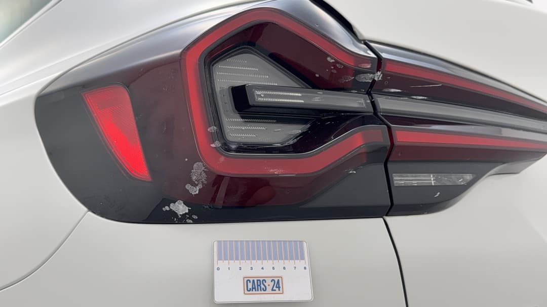 Lights Tail lights LHS Fade