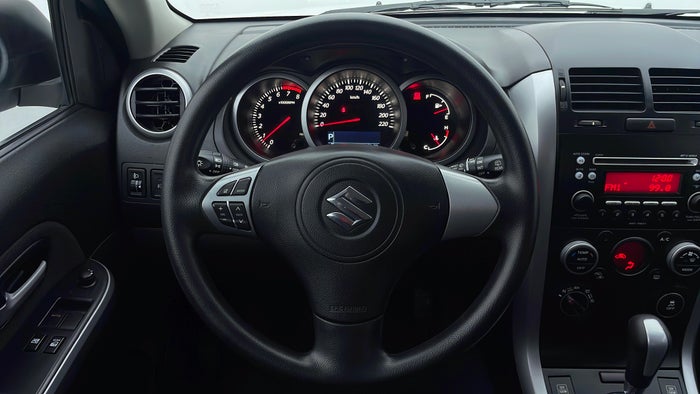 Suzuki Grand Vitara-Steering Wheel Close-up