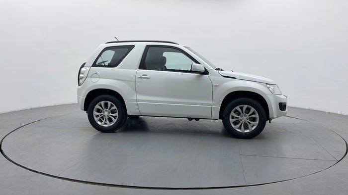 Suzuki Grand Vitara-Right Side View