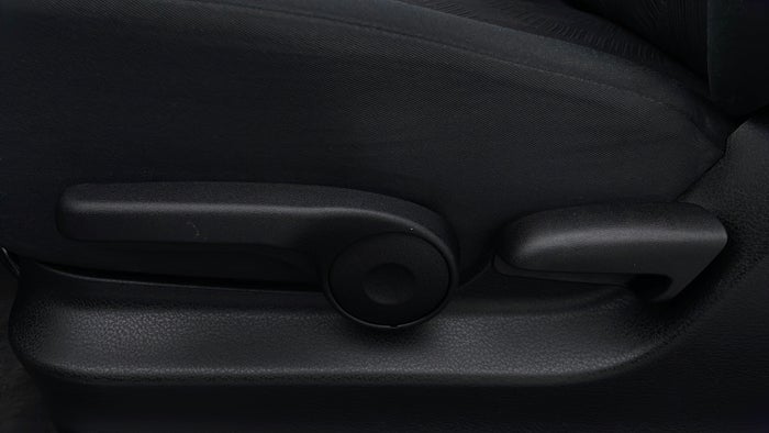 Suzuki Grand Vitara-Driver Side Adjustment Panel