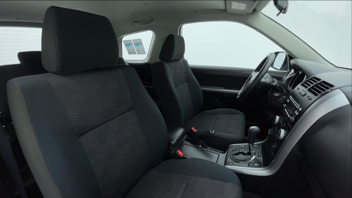 Suzuki Grand Vitara-Right Side Front Door Cabin View