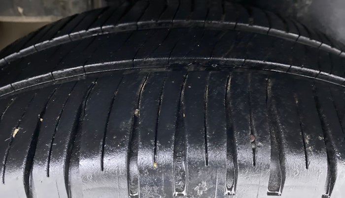 2016 Maruti Swift VDI ABS, Diesel, Manual, 1,47,960 km, Right Rear Tyre Tread