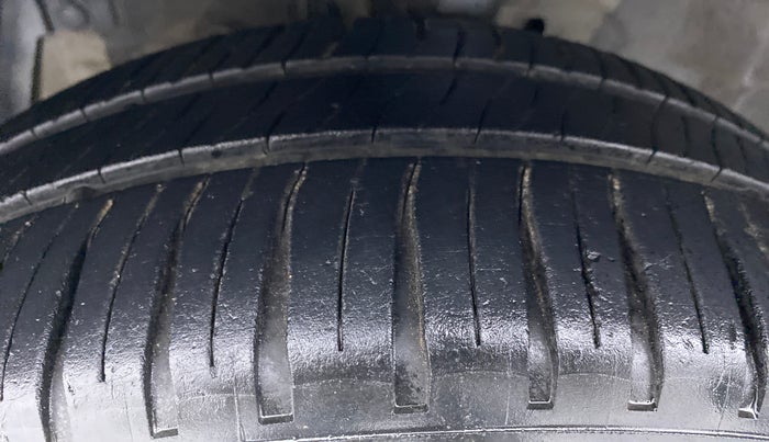 2016 Maruti Swift VDI ABS, Diesel, Manual, 1,47,960 km, Left Front Tyre Tread