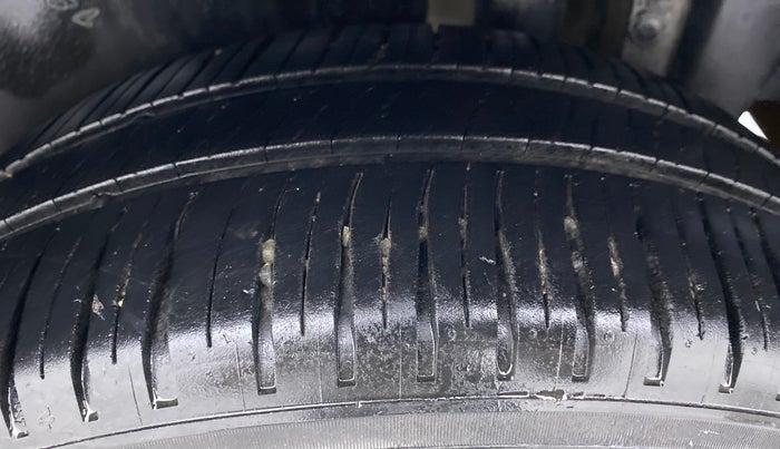 2016 Maruti Swift VDI ABS, Diesel, Manual, 1,47,960 km, Left Rear Tyre Tread