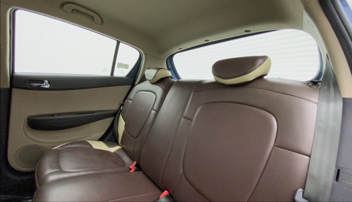 2014 Hyundai i20 SPORTZ 1.4 CRDI, Diesel, Manual, 78,889 km, Right Side Rear Door Cabin