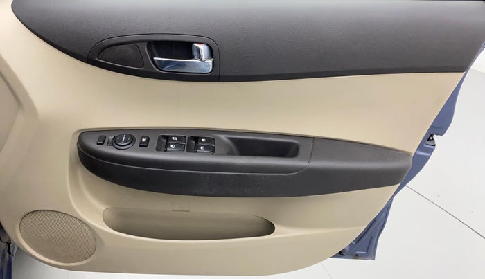 2014 Hyundai i20 SPORTZ 1.4 CRDI, Diesel, Manual, 78,889 km, Driver Side Door Panels Control