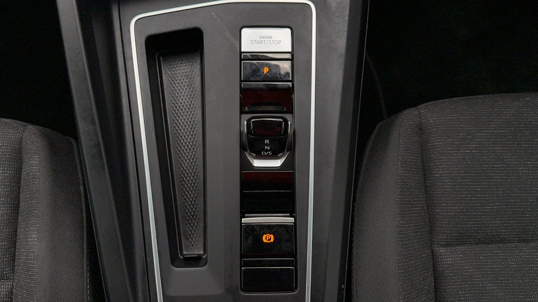 2024 Volkswagen Golf 110tsi Life, Automatic, 27263 km, Gear Lever 