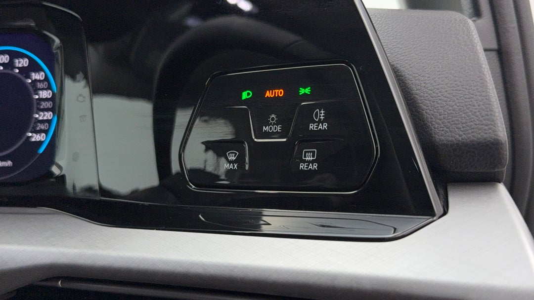 2024 Volkswagen Golf 110tsi Life, Automatic, 27263 km, Utility Switches/Buttons