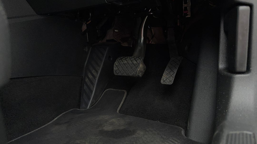 2024 Volkswagen Golf 110tsi Life, Automatic, 27263 km, Pedals and Footmat