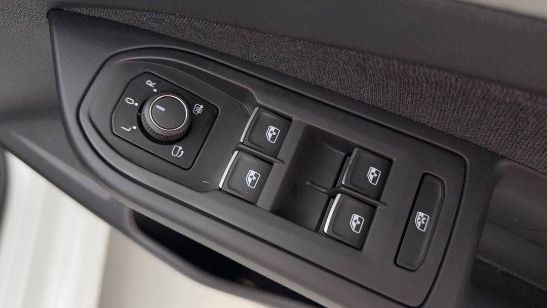 2024 Volkswagen Golf 110tsi Life, Automatic, 27263 km, Drivers Side Door Panel Controls