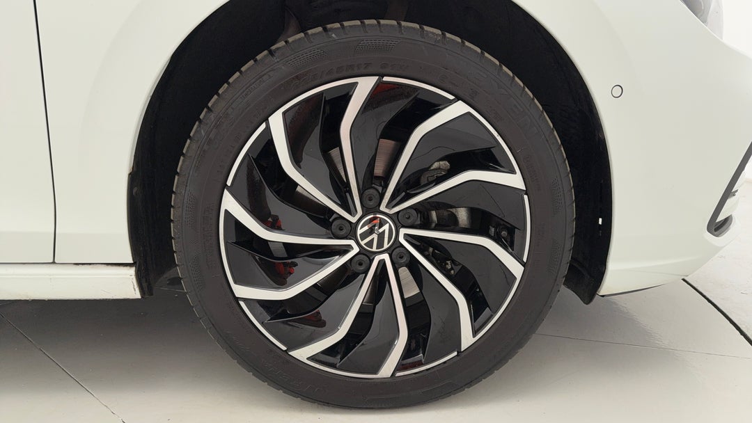 2024 Volkswagen Golf 110tsi Life, Automatic, 27263 km, Right Front Wheel