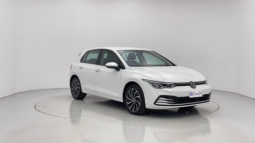2024 Volkswagen Golf 110tsi Life, Automatic, 27263 km, Right Front Diagonal (45- Degree) View