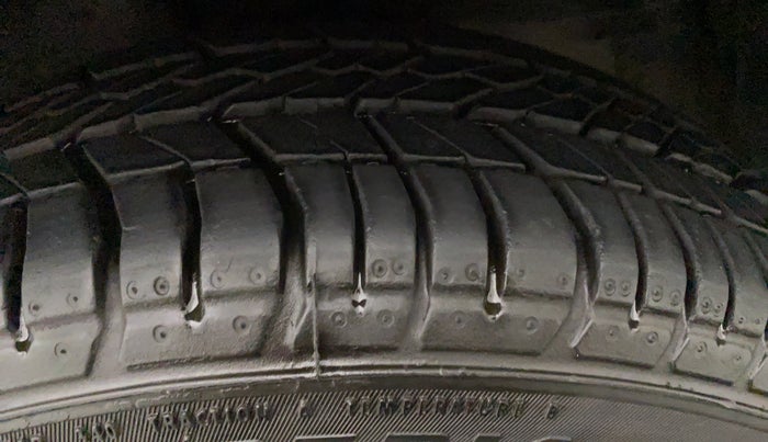 2015 Honda Amaze 1.2L I-VTEC S, Petrol, Manual, 30,073 km, Left Front Tyre Tread