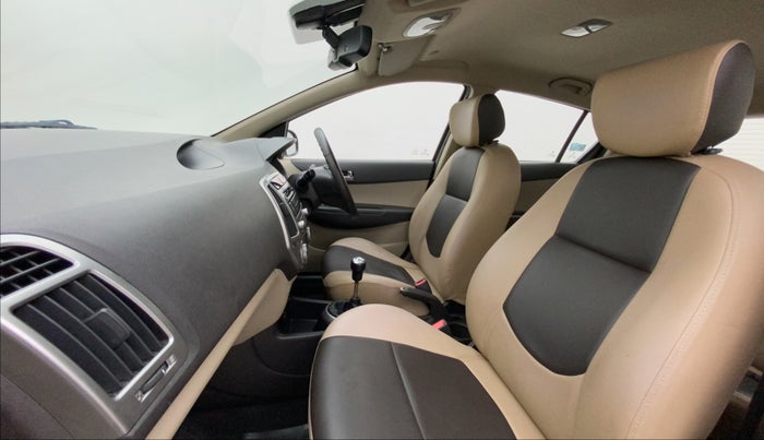 2012 Hyundai i20 SPORTZ 1.2, Petrol, Manual, 38,780 km, Right Side Front Door Cabin