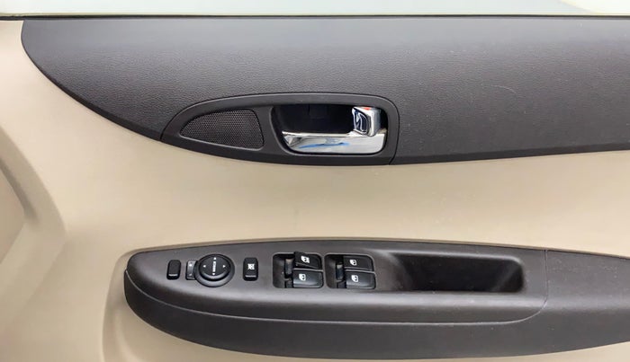 2012 Hyundai i20 SPORTZ 1.2, Petrol, Manual, 38,780 km, Right front window switch / handle - Minor damage