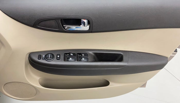 2012 Hyundai i20 SPORTZ 1.2, Petrol, Manual, 38,780 km, Driver Side Door Panels Control