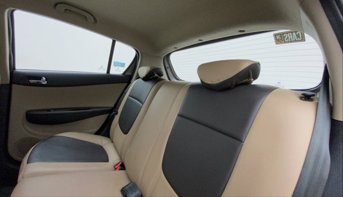 2012 Hyundai i20 SPORTZ 1.2, Petrol, Manual, 38,780 km, Right Side Rear Door Cabin