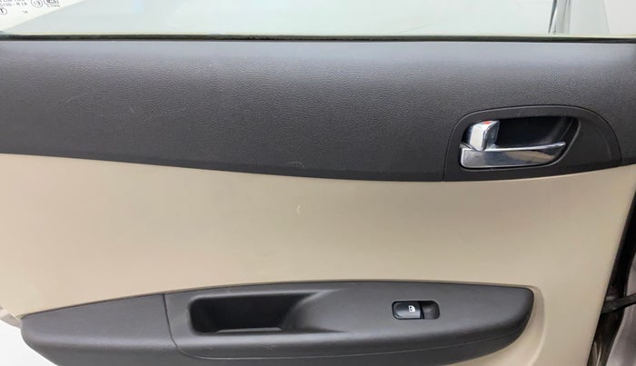 2012 Hyundai i20 SPORTZ 1.2, Petrol, Manual, 38,780 km, Left rear window switch / handle - Switch/handle not functional