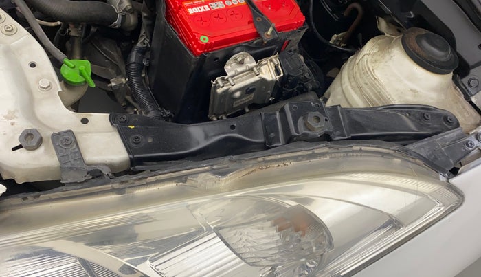 2014 Maruti Swift Dzire VXI, Petrol, Manual, 93,374 km, Left headlight - Clamp has minor damage